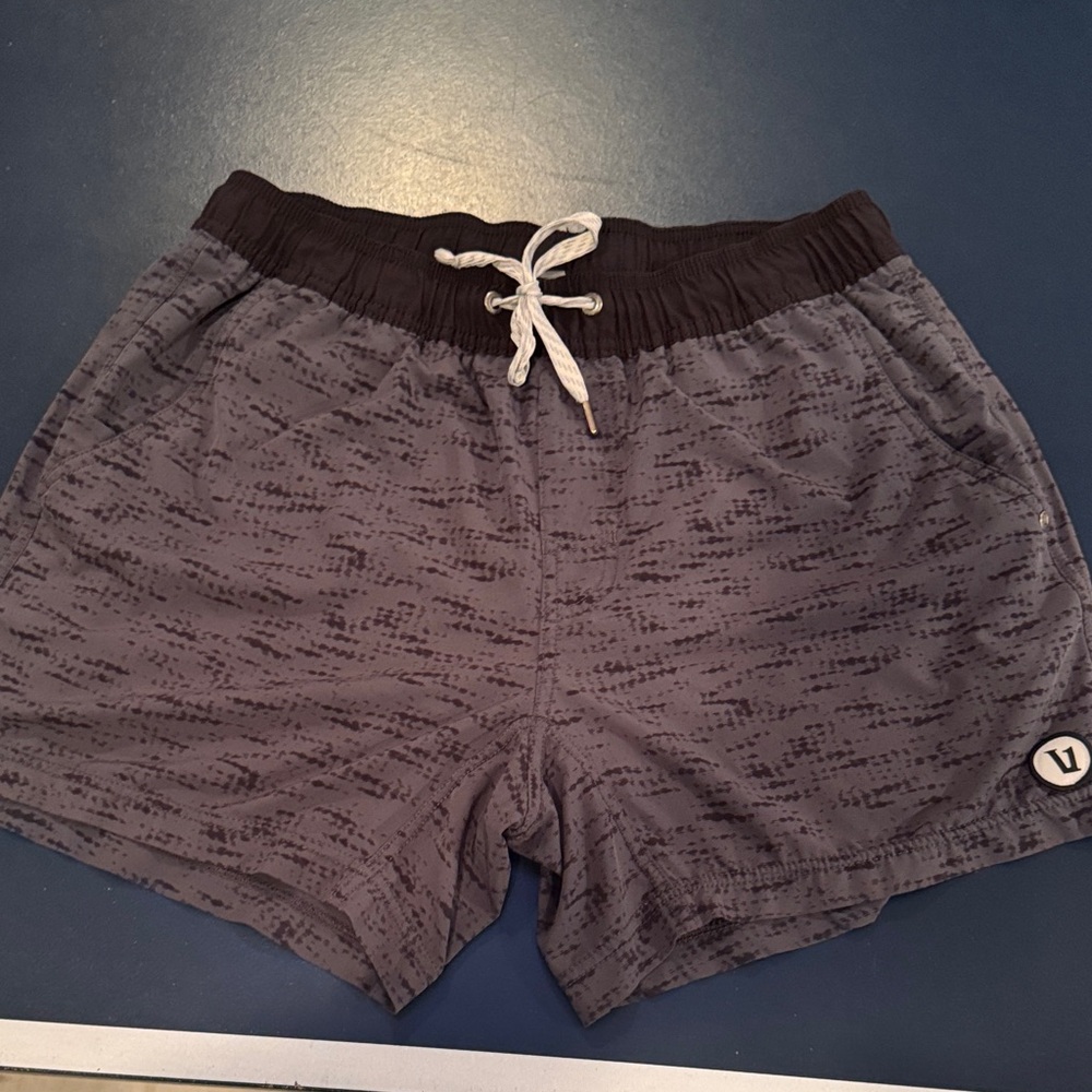 Vuori men’s lined shorts M